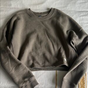 Vuori Restore Cropped Sweatshirt - Size Small - Olive